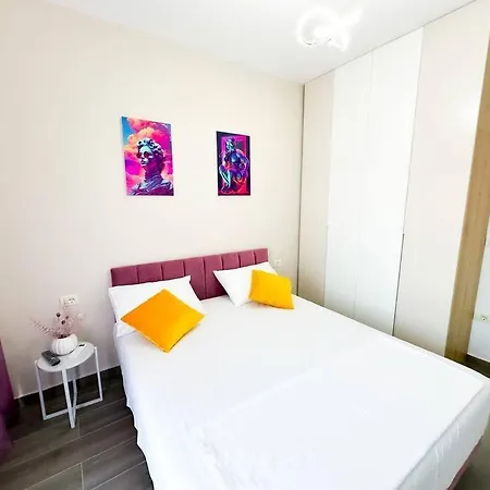 아파트 Luxury 2br Urban Retreat 티라나