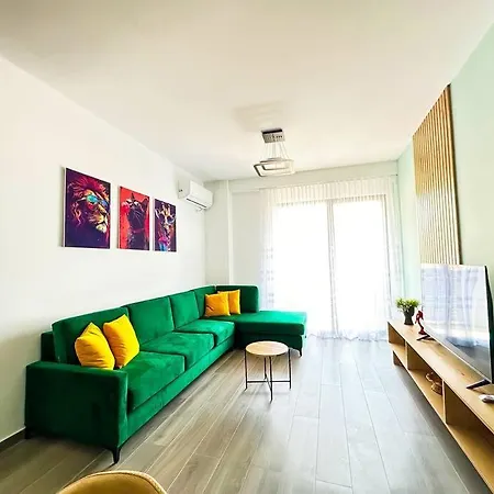 Luxury 2br Urban Retreat * 티라나